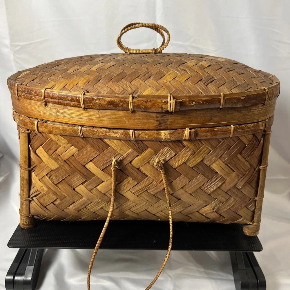Vintage Asian Bamboo Rattan Handmade Woven‎ Sewing Basket With Lid